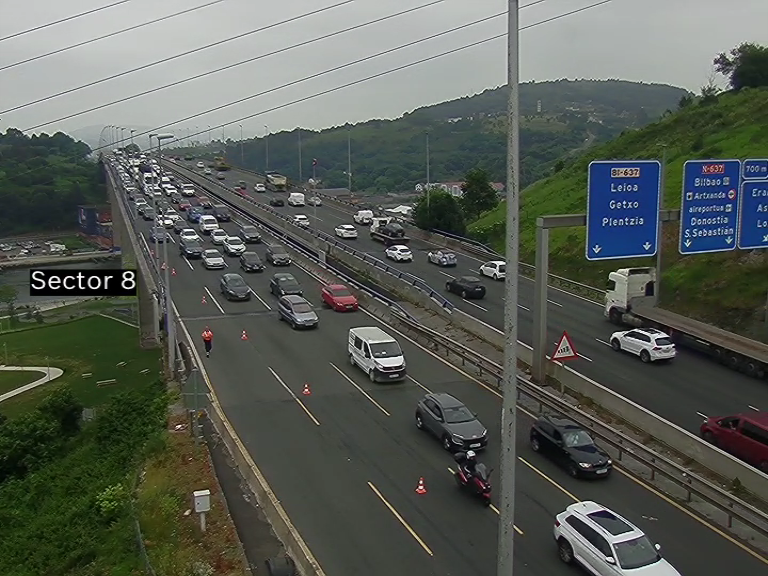 trafikoaEJGV's tweet photo. 🚗🚗🚗💥Hiru ibilgailuren arteko #Istripua #Bi30 Km 10 #Barakaldo-n Kantabriako norantzan.
➡️Bi errei ITXITA eta #Autopilaketak.
🚗🚗🚗💥Accidente entre 3 vehículos en Bi-30 Pk 10 Barakaldo sentido Cantabria.
➡️Hay dos carriles CORTADOS y retenciones.
☎️ 011
#Trafikoa https://t.co/fQxSLQtZA8