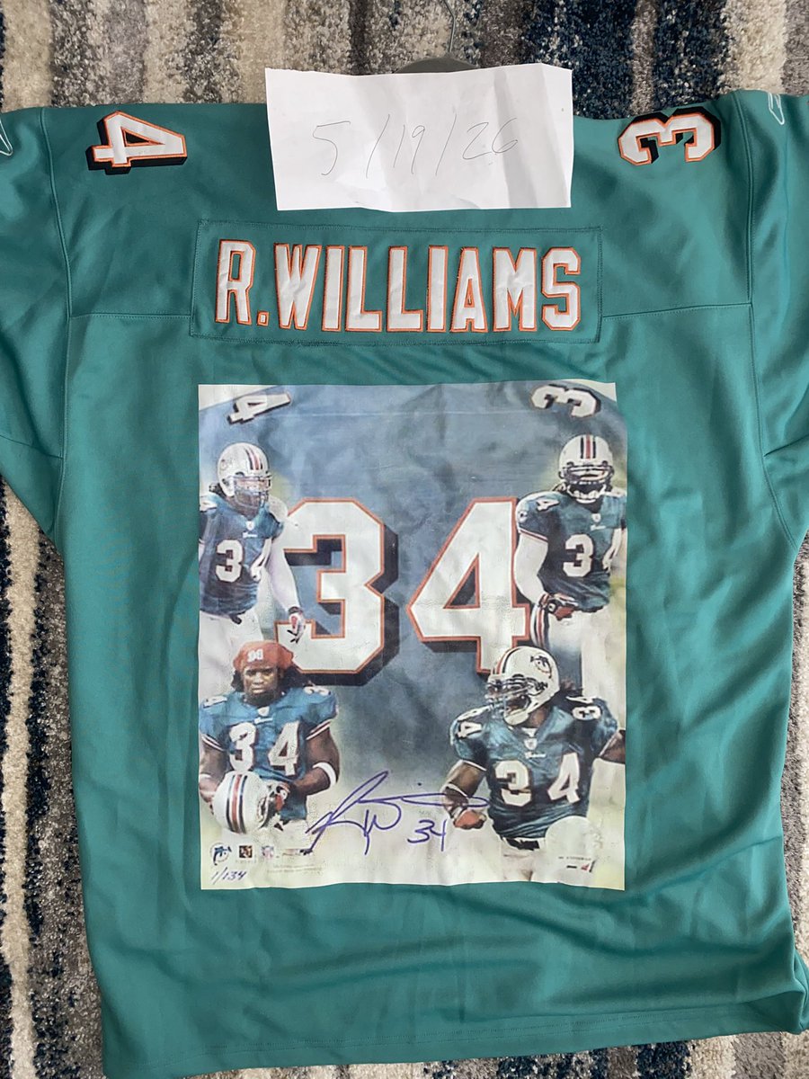 RBProductions21's tweet photo. @tomdicaprio Signed jersey sale 250 for Vick 
Williams 80 
Owen’s 65 https://t.co/WIJZdiGpWK