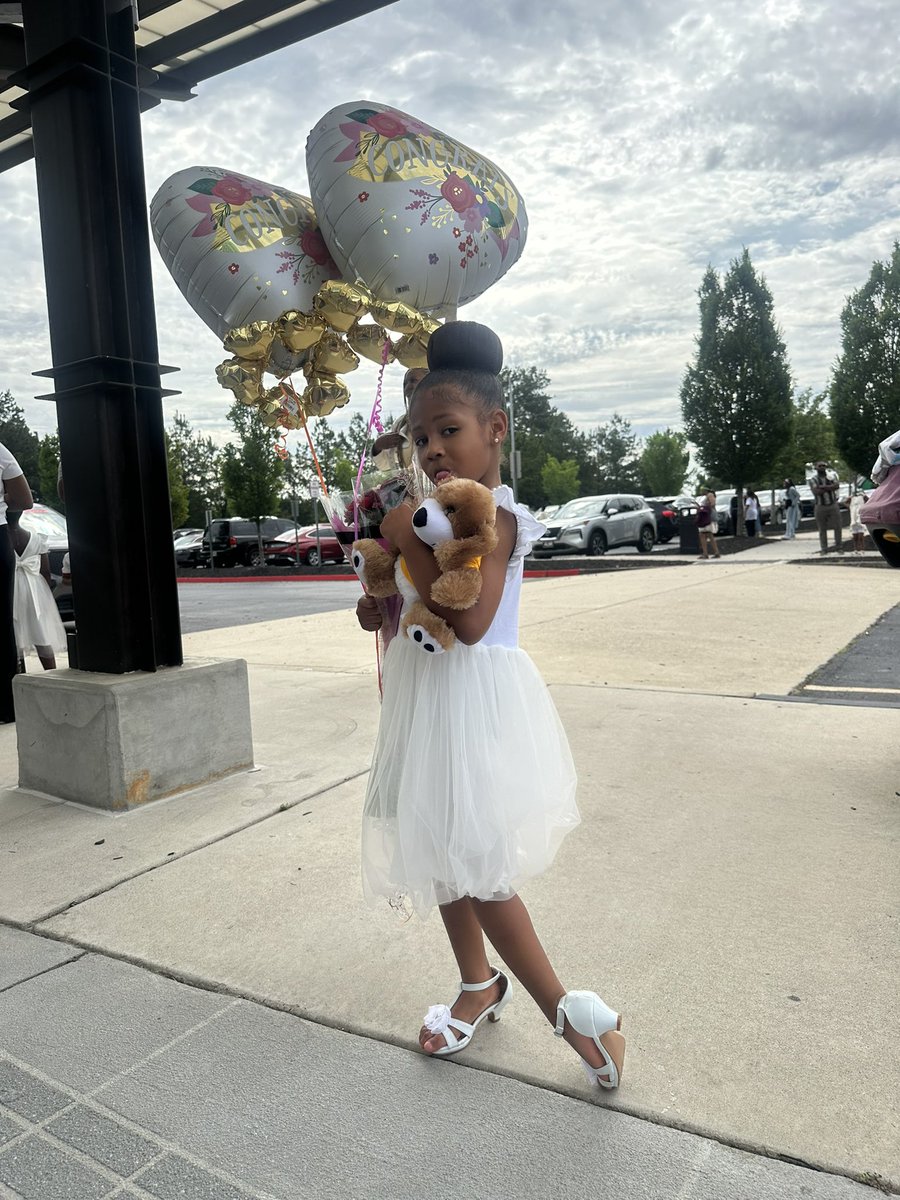 adorekeraa's tweet photo. 1st grade here we come 🫶🏽🥰🥰🥰 this a late post but mommy is sooo proud of you baby !! from prek to kindergarten now 1st grade stop growing on me 🥹🥹🥹❤️‍🩹 you healed me in so many ways … my mini bestie it’s us forever #mydiva 💐💅🏼 https://t.co/uHQO8Kou1V