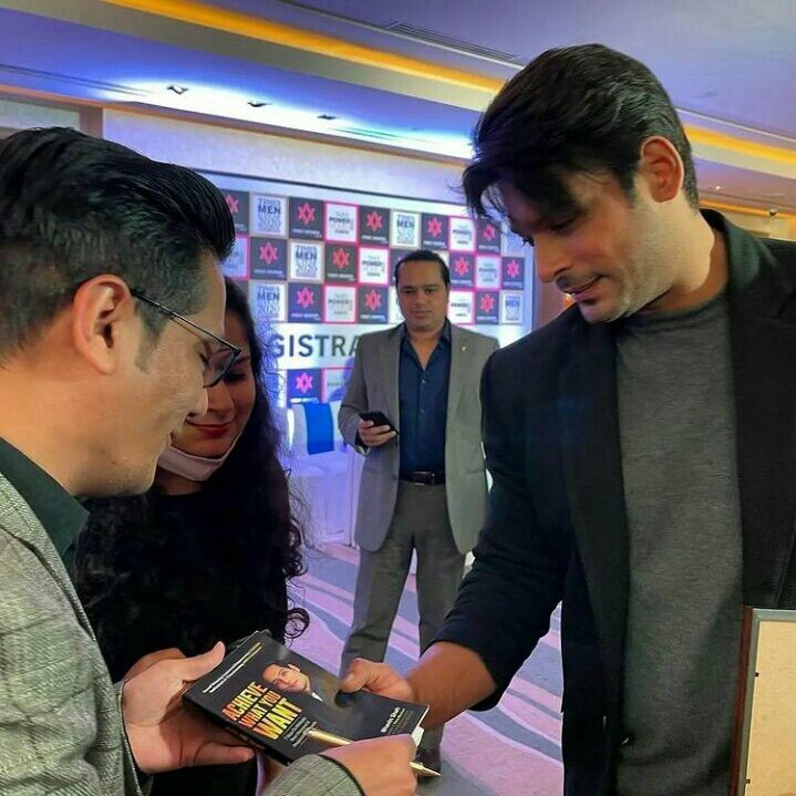 sid_ke_sath's tweet photo. We made this possible within one week of the release of #BrokenButBeautiful3

●14M+ Views on #ALTBalaji
●11M+ Views on #MXPlayer
●180M+ Reach on ALTBalaji
●220M+ Impressions
●9.3/10 IMDb rating
●10M+ Views worldwide
■Overall: 35M+ views

5 YRS OF SID AS AGASTYA RAO https://t.co/5FSSw9W4AI