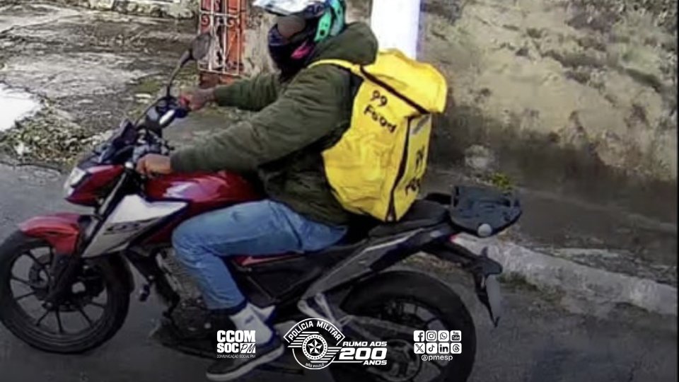 PMESP's tweet photo. Polícia Militar detém suspeito após aperseguição a motocicleta na região de Pinheiros.

Confira: https://t.co/2xb8J6S2oO https://t.co/A4fVUO4A1x