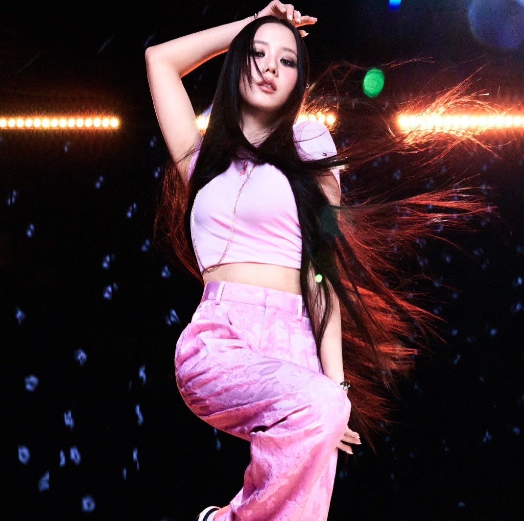 JISOO NEWS tweet media