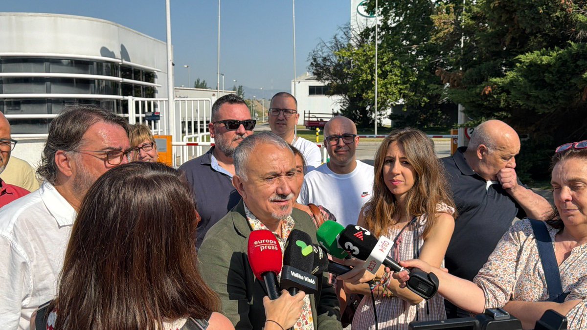 SG_UGT's tweet photo. Esta mañana he visitado, con @camilros @ugtcatalunya y Antonia Fuentes @ugtficat, a nuestros delegados/as y secciones sindicales de Towa y Mondélez, en el Vallés Oriental.

Cuanto más fortalecemos el sindicato mejores son las condiciones de los trabajadores y trabajadoras. https://t.co/8HTYbVSh80