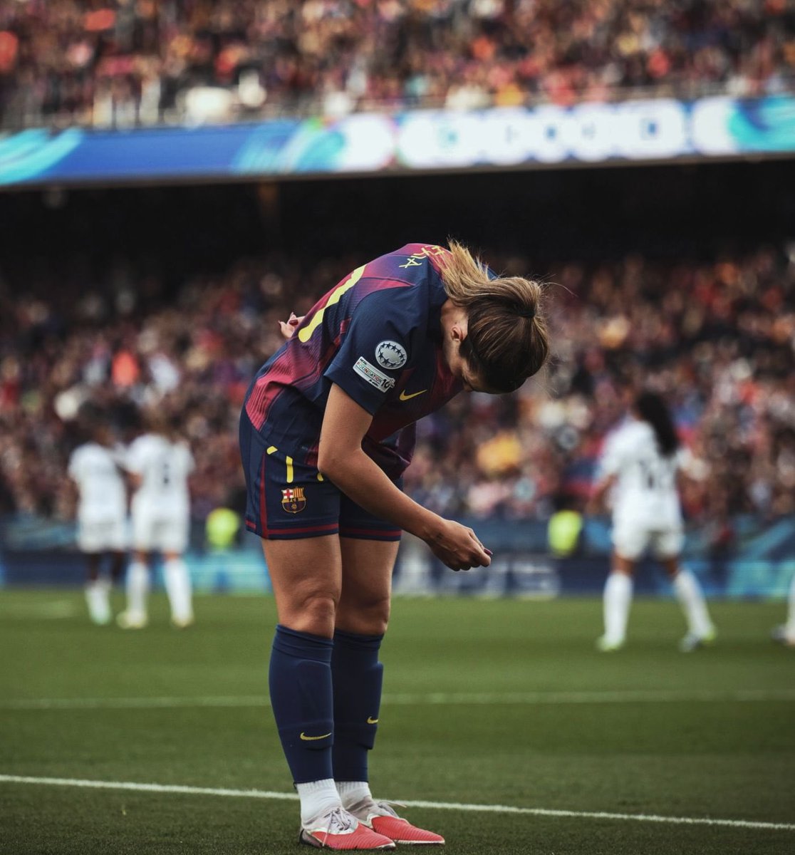 buzzefut's tweet photo. Uma das histórias contemporâneas mais bacanas do futebol.

Alexia Putellas se despediu do Barcelona essa semana, deixando seu nome marcado no topo da história do clube, ao lado de Lionel Messi.

14 anos de Barcelona, mais de 230 gols e quase 40 títulos conquistados. Histórica! https://t.co/08jGuUIwd5