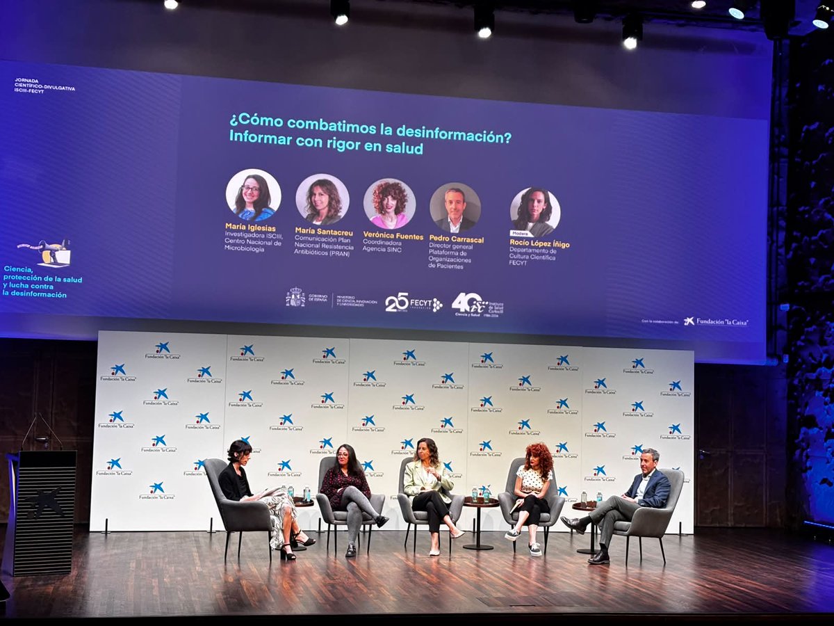 SciComm_ES's tweet photo. Profesionales de #comunicación, personal investigador y representantes de pacientes debatieron sobre '¿Cómo combatimos la #desinformación en salud?' en la mesa redonda moderada por Rocío López, de nuestra Unidad en @FECYT_Ciencia.
Resumimos las ideas clave⬇️ https://t.co/9onojN6b2w