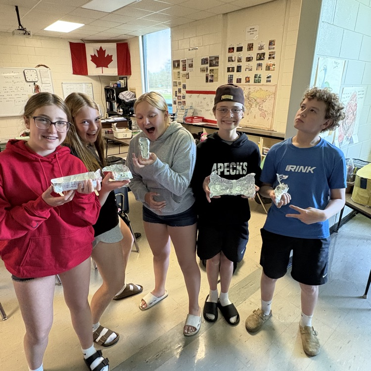 WhiteshellSD's tweet photo. The Grade 7/8 class had a boat design challenge today while exploring buoyancy! https://t.co/bZNGoF6Rpa