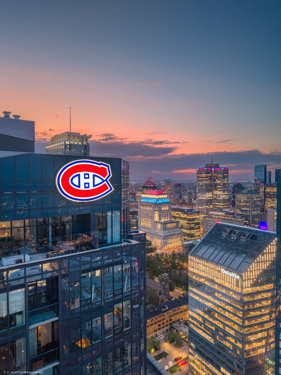 Monmontreal's tweet photo. Allez, Montréal! 💙🤍❤️

📷 jyclal #Montréal #MTLmoments #PhotoduJour https://t.co/R94fKHh5MV