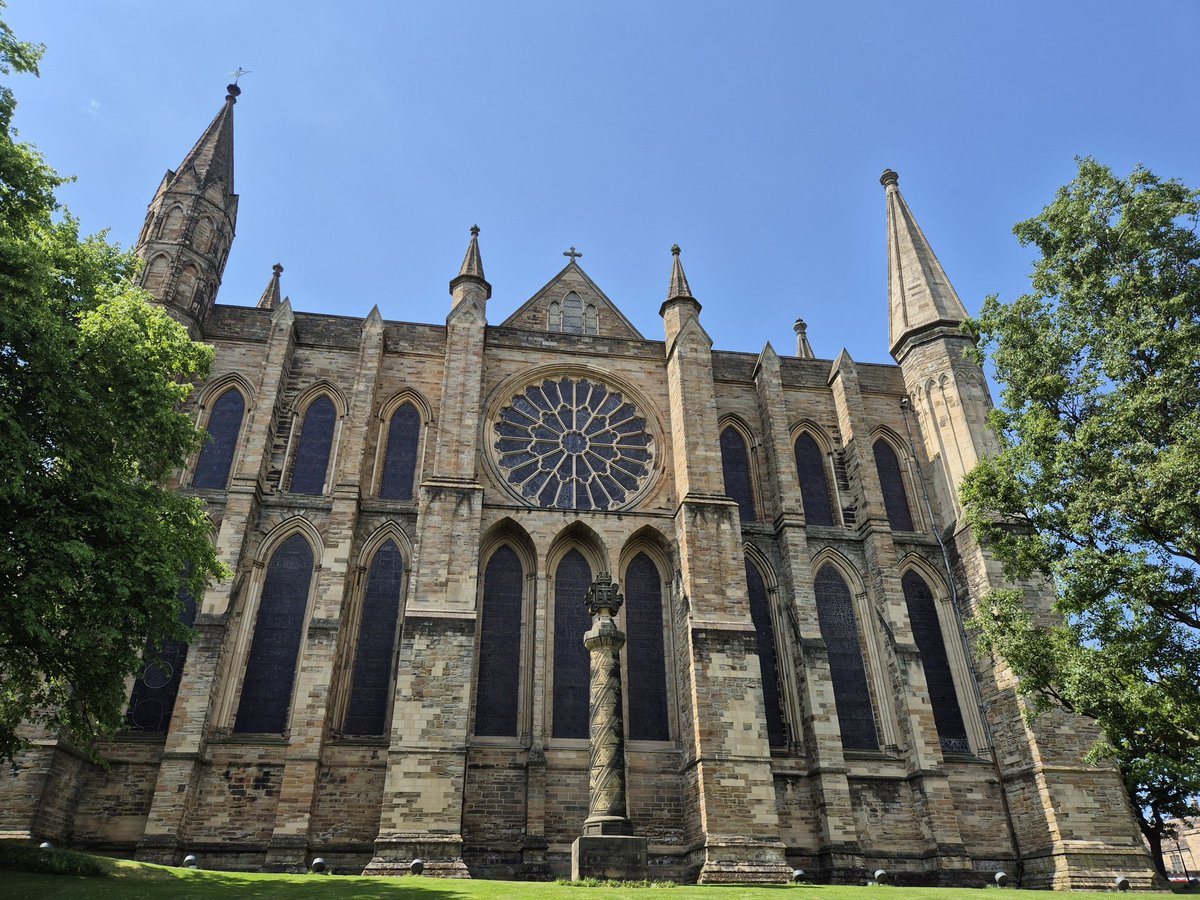 DCathFriends's tweet photo. Sunny day in #Durham today and lots of visitors at #DurhamCathedral too! https://t.co/NbPQkcrAkP