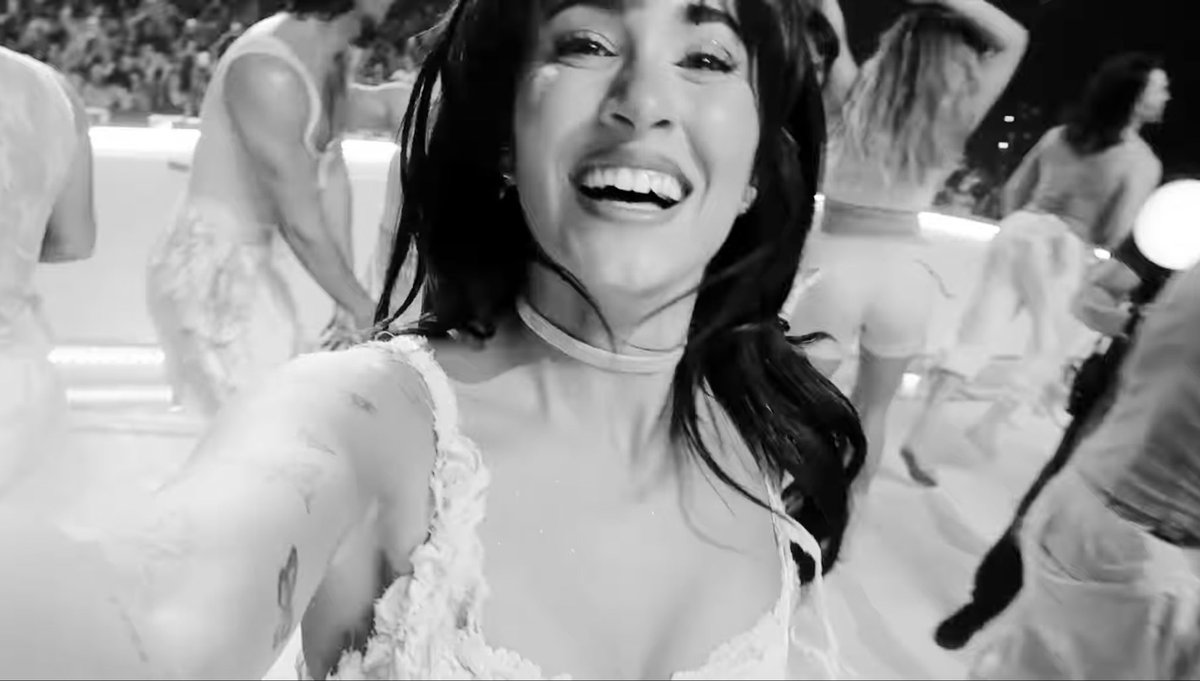 _aitanaxx's tweet photo. 🩶 https://t.co/M9iXVwUsiB