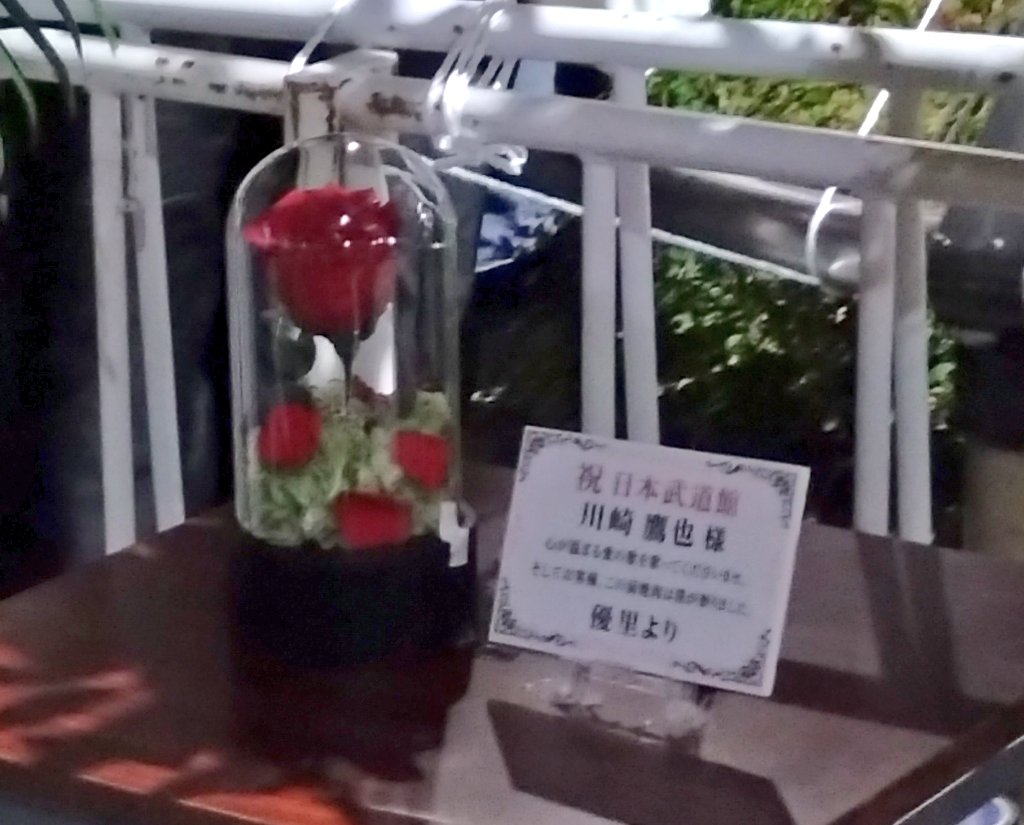 chiaki_may3's tweet photo. 優里くんのお花、愛が重い😂
美女と野獣ですか https://t.co/OJM6HI2cm1