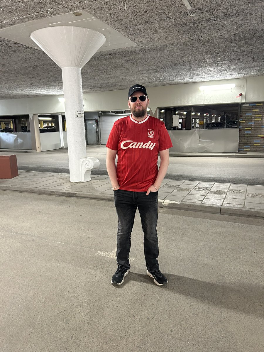 BuddRobin's tweet photo. #fotbollströjefredag 🔴⚪️ https://t.co/dpihHh25cg