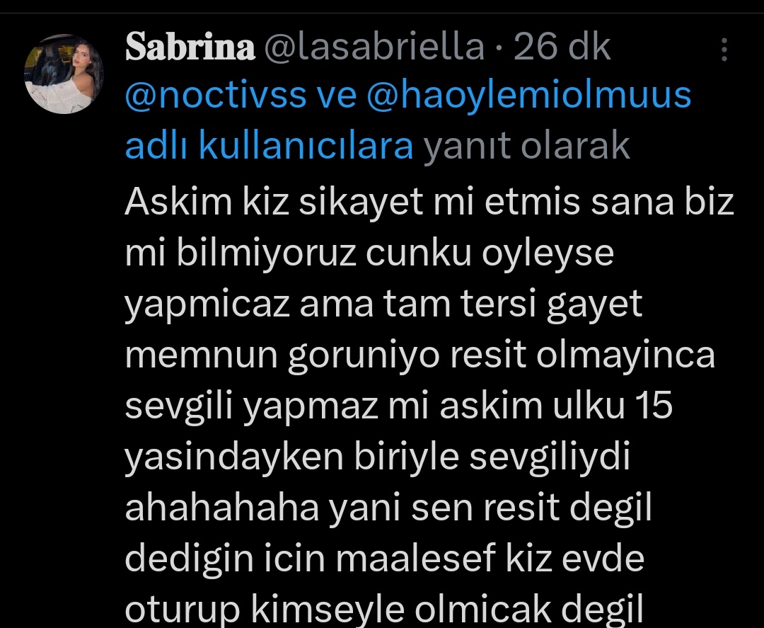 soiilayn's tweet photo. @sensusbak @Hayelraa @dizianaIiz bak fanları diyor ki bu kız 15 yaşından beri erkeklerin peşinden koşuyor bi de fanları bunu normalleştiriyorlar kanım dondu amk https://t.co/QK4cmluDoh