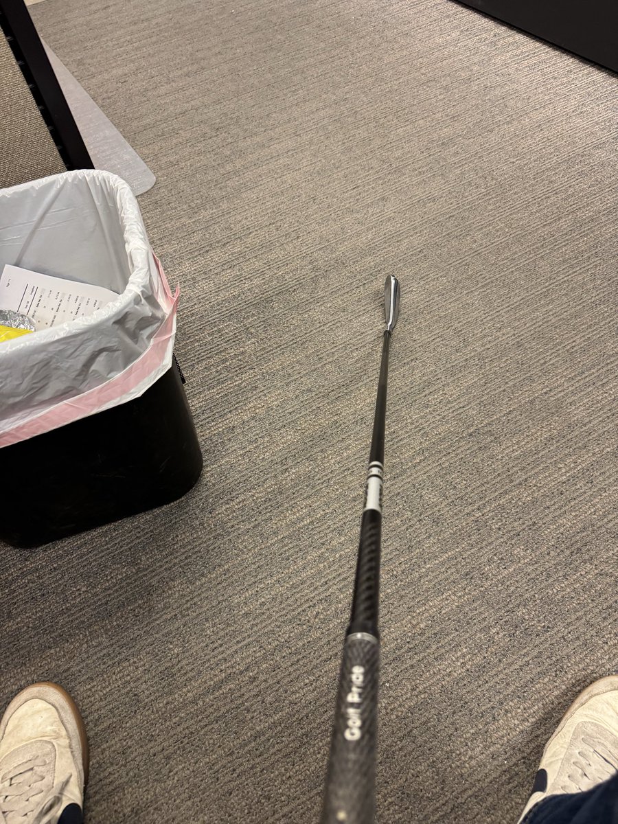PrinceOfFlint's tweet photo. 2 iron in the office type of day https://t.co/BwOaqh0AGg
