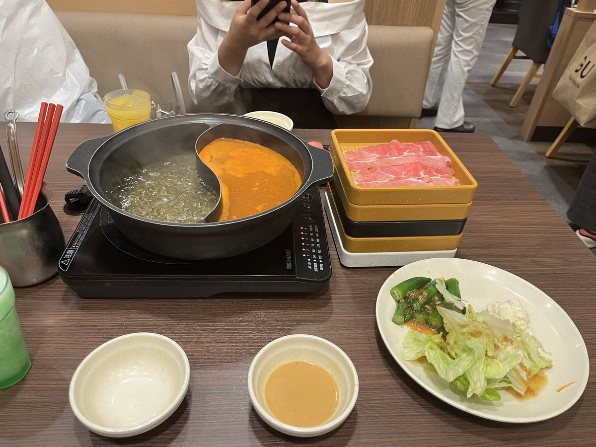 kiriha615's tweet photo. 先週の金曜から一昨日まで彼女と過ごしてました！
しゃぶしゃぶ行ったりディズニーデートしてきて最高に幸せな時間だった☺️☺️
その分帰ってから寂しさが増すんですけどね！！😇😇 https://t.co/HtFJRcVfSy
