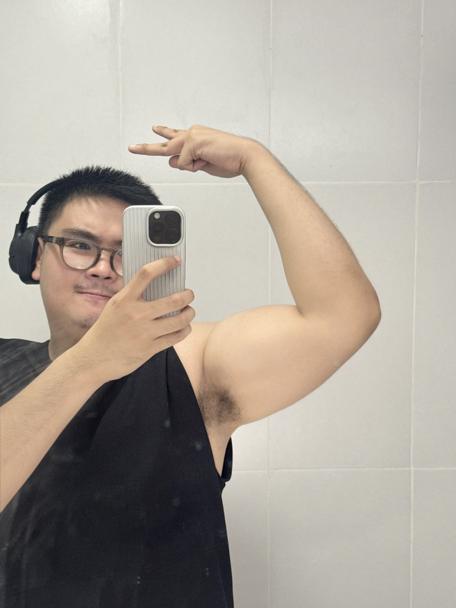 notthatgian's tweet photo. sniff https://t.co/MOj5XbJNNw