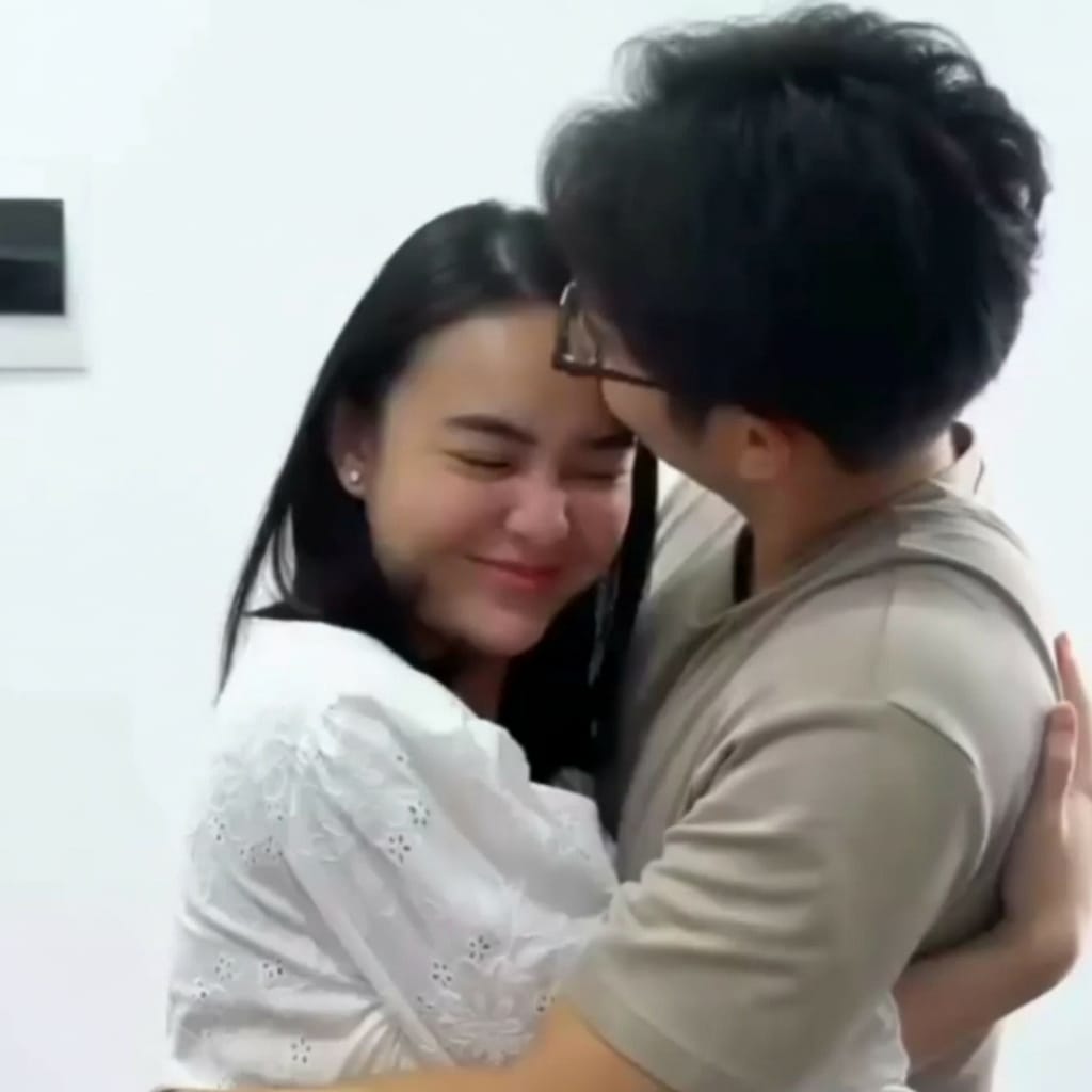 ily_manda97's tweet photo. Amanda : 😍💜
A = Ada namamu
M = Menjadi bagian
A = Alasan hati ini
N = Nyaman bertahan
D = Dalam setiap rasa
A = Aku jatuh cinta lagi
Kenny : 🥰💙
K = Ketika namamu hadir
E = Entah mengapa hati ini tenang
N = Namun perlahan
N = Namamu menjadi alasan
Y = Yang selalu ingin ku jaga https://t.co/RaJNpJwPGk