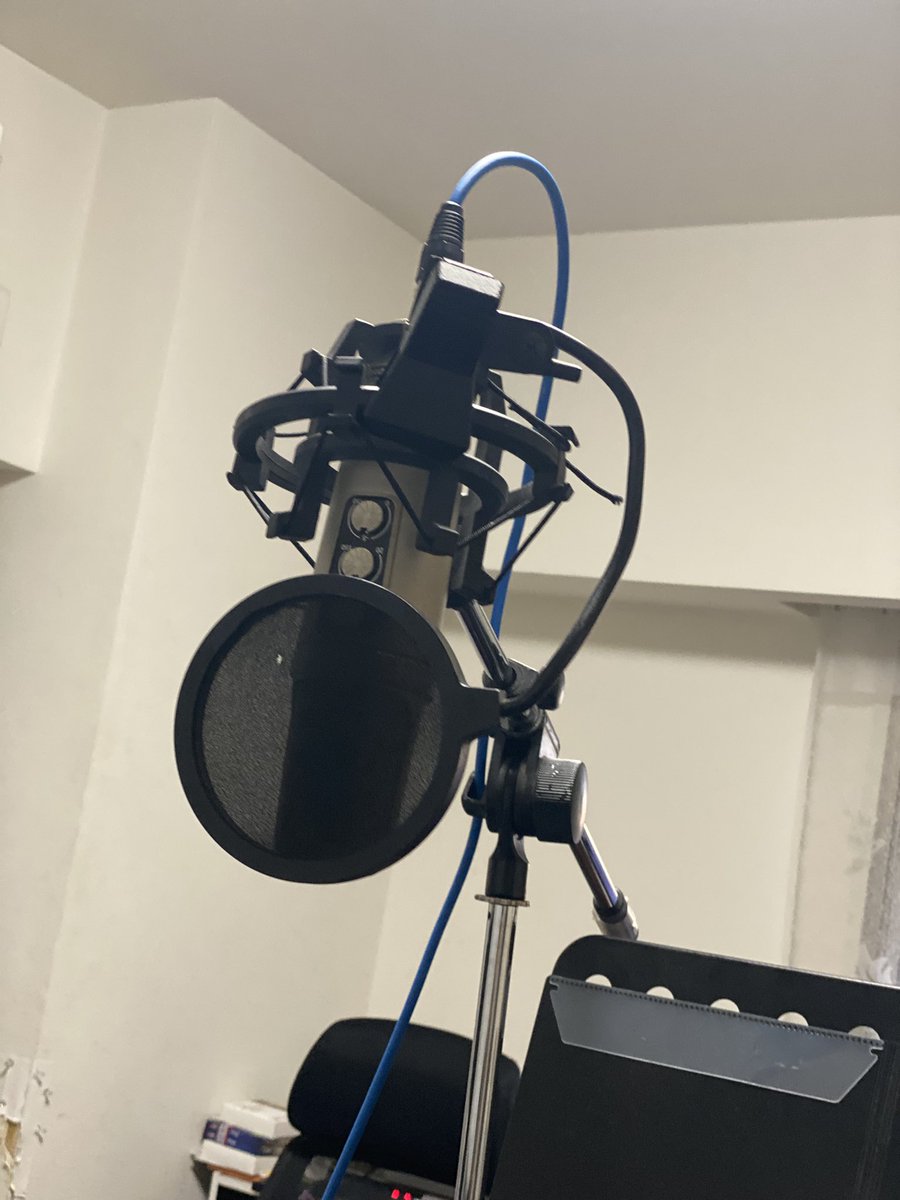 iNya_Shiki's tweet photo. 音楽レッスン終了🎵
今夜は前に作った曲のレコーディングを🎙️✨
レコーディングすると、いろいろ自分のダメなとこが見えるなぁ💦
今夜も充実のレッスンでした😊
#池田成人校長先生
#OngO Music School
#音楽レッスン https://t.co/Jl1uRGaNi3