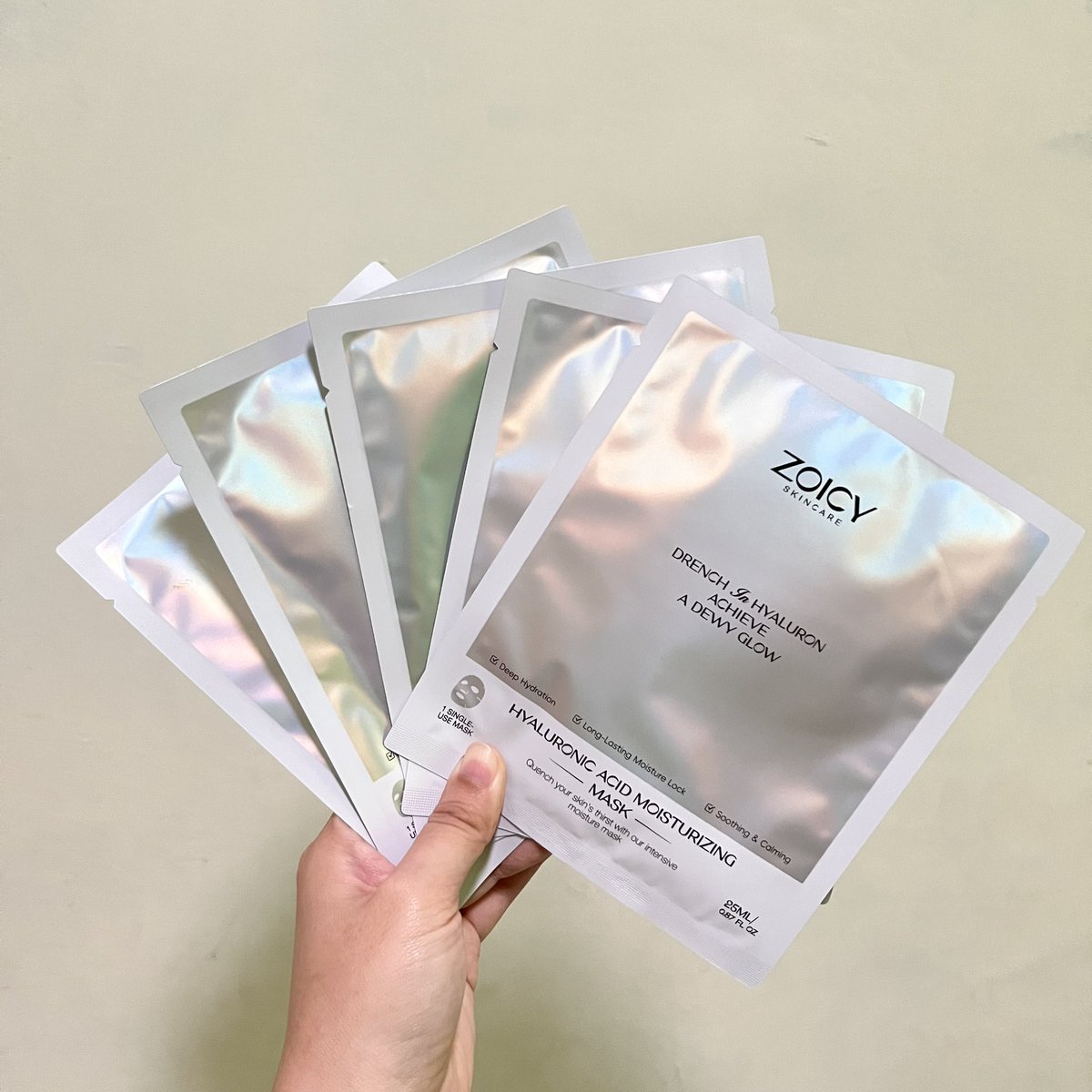 luluuys's tweet photo. zoicy sheetsmask ini egk pelit essencenya!!! and my skin never felt this hydrated cuman pake 15 menit aja!!!! 😚😚 https://t.co/0jGeOCO9D3