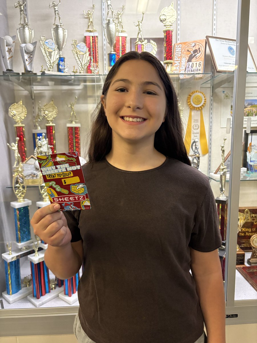 FreeportAreaMS's tweet photo. Giuliana Nicholas was our recipient for Perfect Attendance in May! https://t.co/wlvxCNZHsN