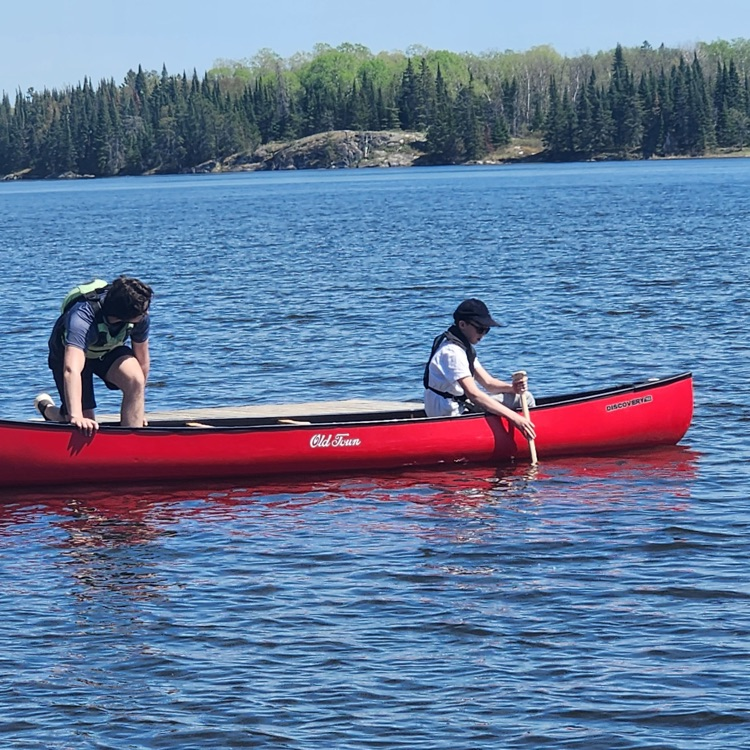 WhiteshellSD's tweet photo. Mr. Roy teaching an 'on the water' boat switch technique https://t.co/LpCrauWyfy