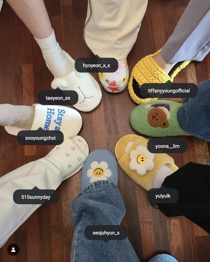 _ordinarysone's tweet photo. Tahun depan bulan2 segini pasti udh ada pengumuman variety show baru bisa liat taeyeon sunny tiffany hyoyeon yuri sooyoung yoona seohyun ngepost2 foto selop lagi trus tiktok gemesh lagi semoga ada acara jalan2 sleepover lagi walaupun ilang2an sebiji dua biji atau pulang duluan https://t.co/bYbhLw3aXF