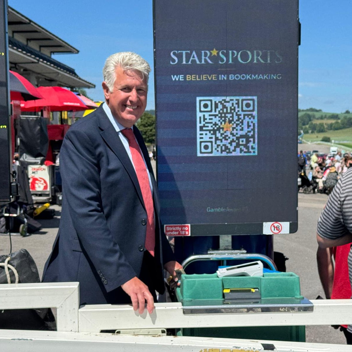 StarSports_Bet's tweet photo. 😎 We've got two pitches on the rails at a sunny Chepstow, which includes @MartinChapman12, Clare and Alex!

If you're braving the heat today, please pop by either of our pitches and say hello!

18+ | GambleAware https://t.co/sgDKXKPCRj