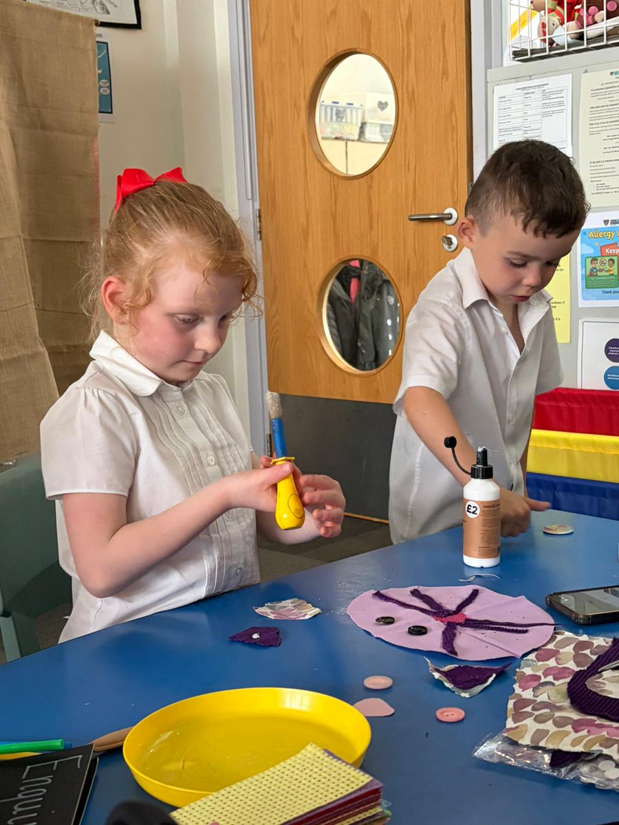 P1aNewarkPS's tweet photo. We are creative superstars in Primary 1! 🌟❤️🪡👩‍🎨✂️ Working with a range of textiles to create our value of 'Nurture' wall hanging. We can't wait to share our finished piece with you. ❤️ @NewarkPrimary @MrsLow98 #togetherweshine 🌟 https://t.co/HtvDwaJRkD