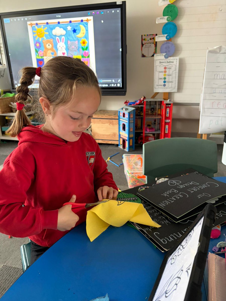 P1aNewarkPS's tweet photo. We are creative superstars in Primary 1! 🌟❤️🪡👩‍🎨✂️ Working with a range of textiles to create our value of 'Nurture' wall hanging. We can't wait to share our finished piece with you. ❤️ @NewarkPrimary @MrsLow98 #togetherweshine 🌟 https://t.co/HtvDwaJRkD