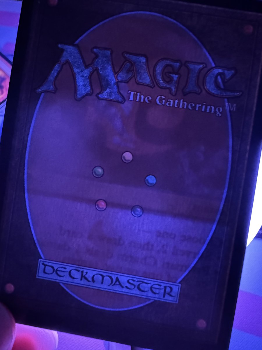 Tran_mtg's tweet photo. 晴れで買ったプリズマリチャームの1枚が凄い怪しいんだけど
今期パック開けれて無いのでこれがコレブとドラブの差だったりするのか分からん

個体差でありますように https://t.co/X2nQWEDSav