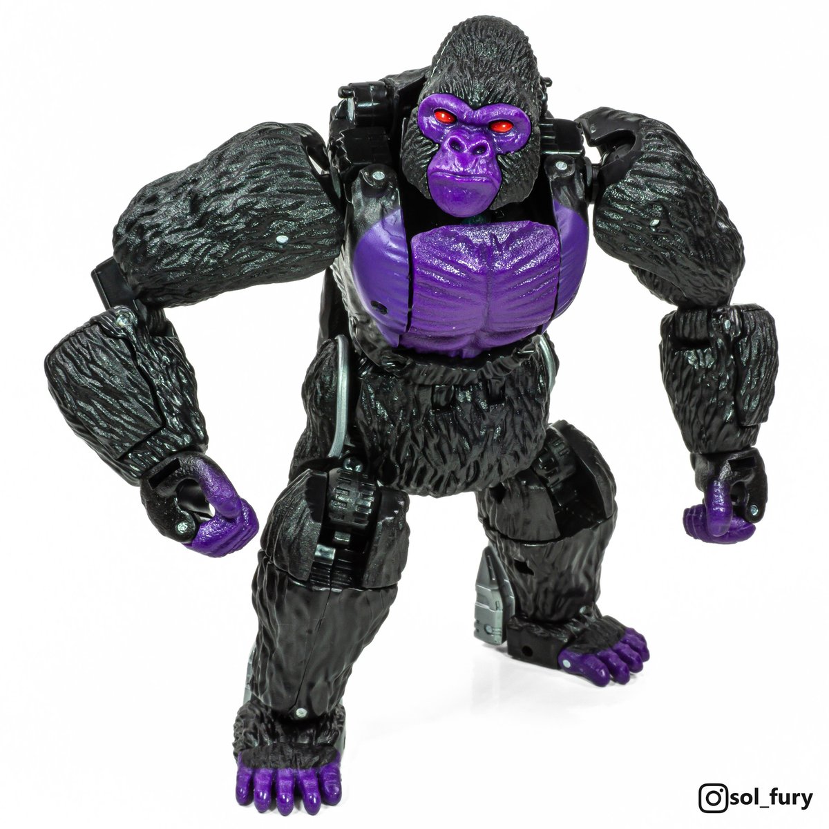 SolFury's tweet photo. Over 40 feet high!
Just a little bit shy!
What a super-strong guy!
The Great Grape Ape!

Nemesis Primal - Buzzworthy Bumblebee (Voyager class, 2021)

#transformers
#beastwars https://t.co/Gic7O6DLkk