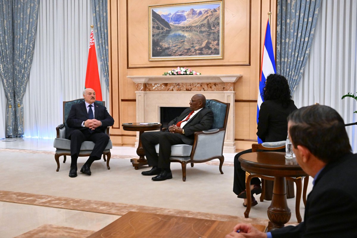 SalvadorValdesM's tweet photo. Un cálido encuentro sostuve hoy con el presidente de Belarús y gran amigo de Cuba, Sr Alexandr Lukashenko. Repasamos aspectos de la agenda bilateral y la compleja situación que enfrenta Cuba por el recrudecido bloqueo de EEUU, el criminal cerco energético y sanciones secundarias. https://t.co/yrZMWQZJQM