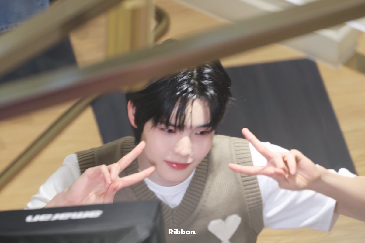 Ribbon__Heart's tweet photo. 260529 OUTING

#ตาต้า #타타 #TATA #塔塔 #タタ  
#SMTR25 https://t.co/PglyIW6SYi