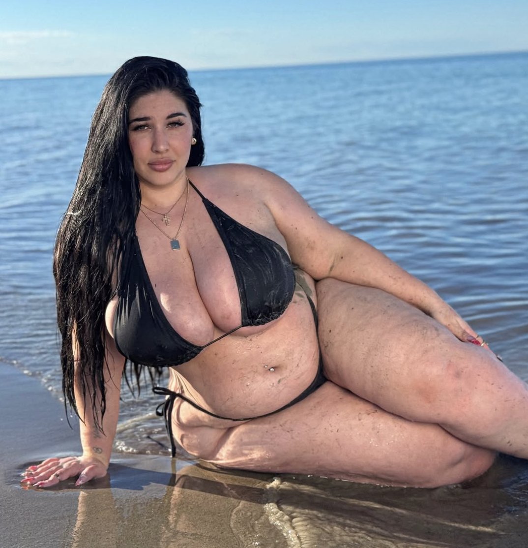 Worldwidecurves tweet media