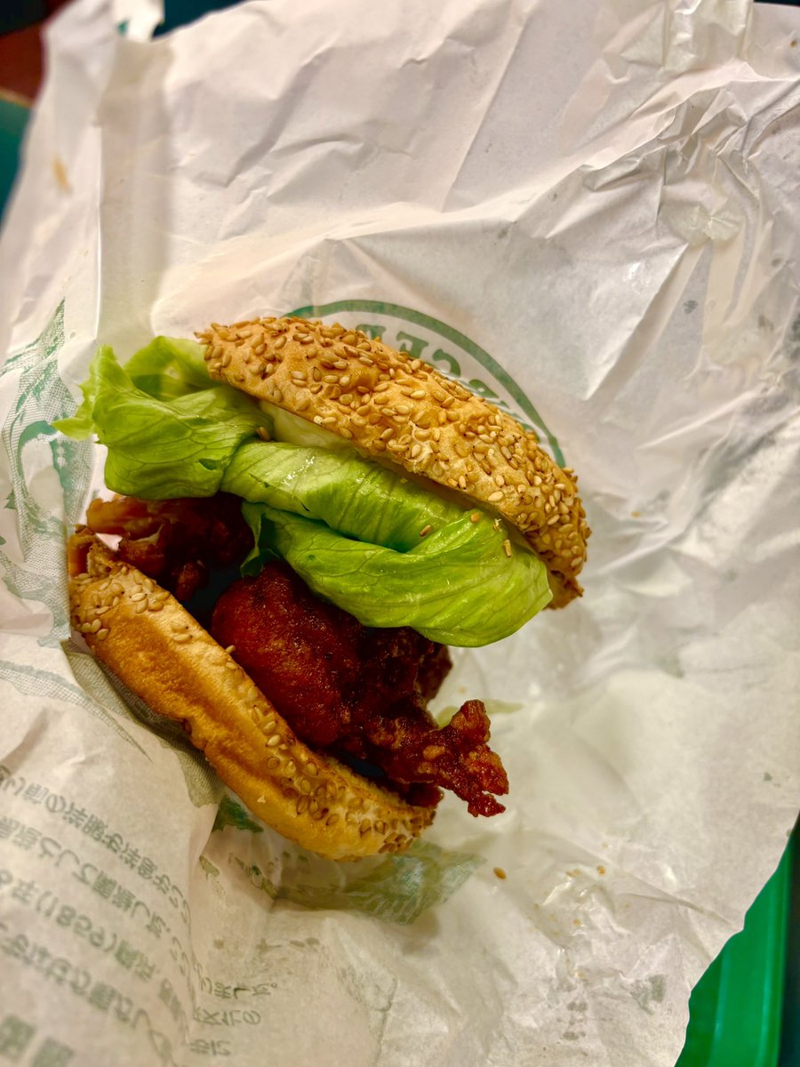 YaM_chore's tweet photo. 函館来たらラッピだよね🤡🍔
クレジットカードが使えるようになってたからもうこれは鬼リピ確定や笑

#ラッキーピエロ https://t.co/Df0CYBkTWj