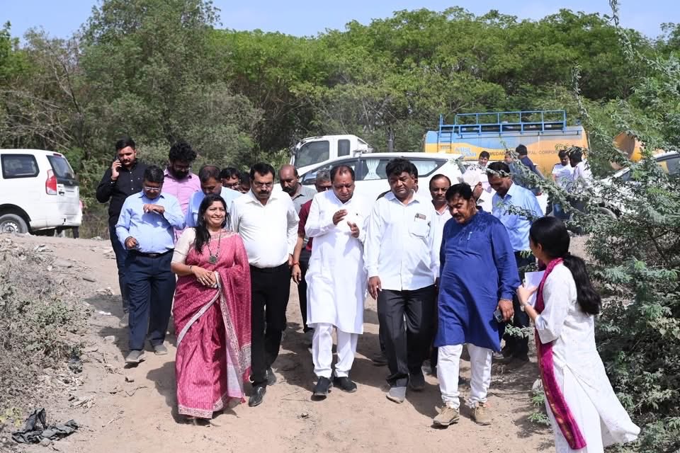 HiteshBarotBJP's tweet photo. “મારું અમદાવાદ, હરિયાળું અમદાવાદ” 🌳✨
અમદાવાદને ગ્રીન અને ક્લીન બનાવવાના સંકલ્પ સાથે આજે અમદાવાદ મ્યુન્સિપલ કોર્પોરેશન (AMC) ના પદાધિકારીઓ સાથે દક્ષિણ ઝોનમાં આવેલ વિવિધ પ્લાન્ટેશન સાઇટની મુલાકાત લીધી.

#greenahmedabad #amc #plantationdrive2026  #plants #neture https://t.co/beN1ok7eNU