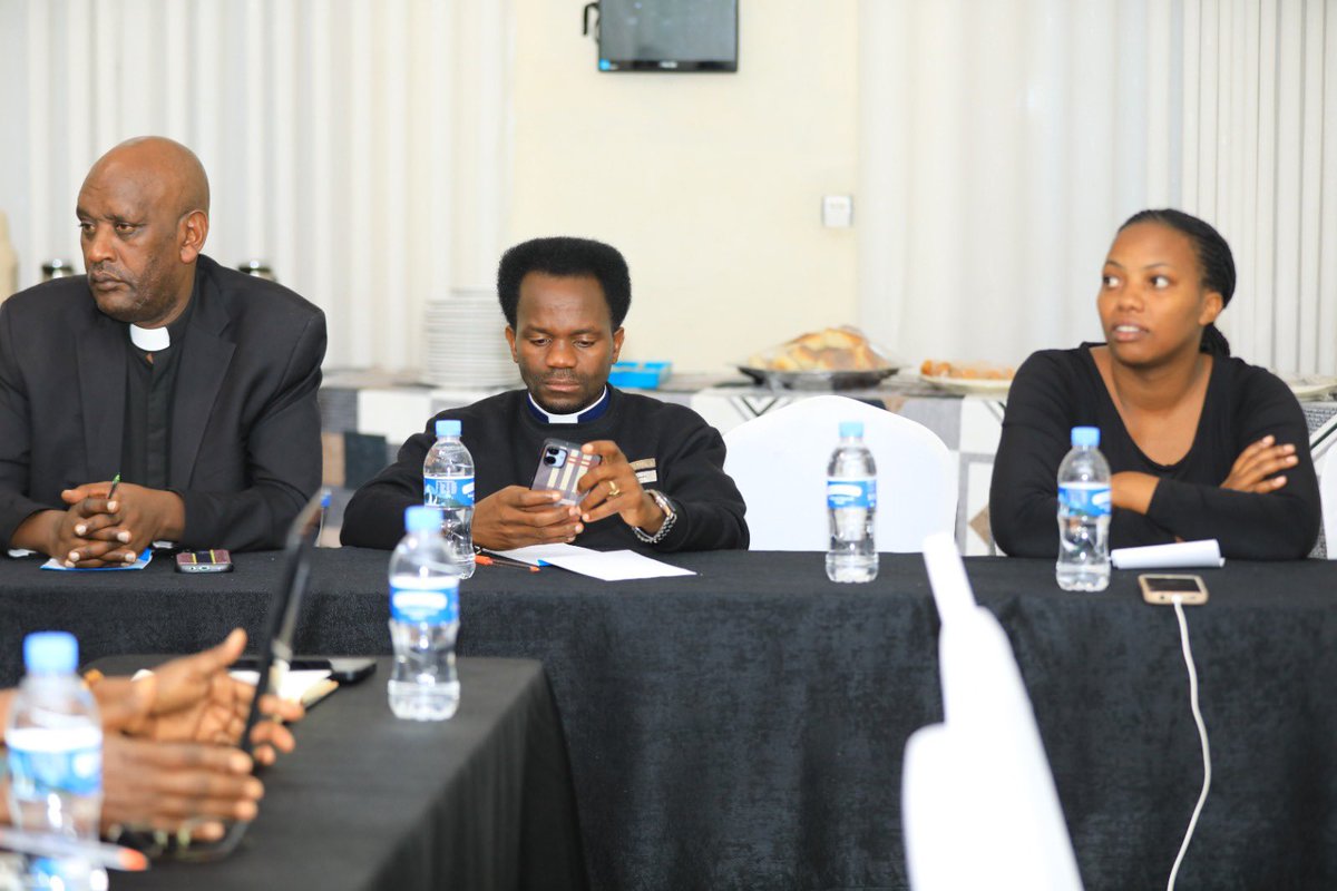 InterfaithRda's tweet photo. Today 32 religious leaders completed 2-day training on #Ebola & health threats with @RBCRwanda with Focus on #RCCE ( Risk Communication and Community Engagemen ) as a core pillar in #emergencies. Leaders now equipped with m essential RCCE Standard Operating Procedures and National Health Emergency Response Operations Plan to link congregations to 114 hotline
@unicefrw @RwandaHealth @RwandaEmergency
