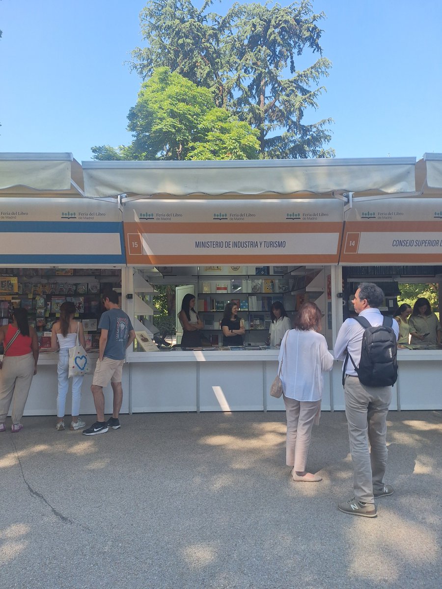 minturgob's tweet photo. 📚¡Volvemos a la #FeriaDelLibro de Madrid!

Este año, el @minturgob estará en la caseta Nº15 para dar a conocer la labor que se realiza en el ámbito de la Industria y el Turismo en España.

Te esperamos por allí 😊

🔗https://t.co/ZAUGaIKHTC https://t.co/ICWQKnMCLB