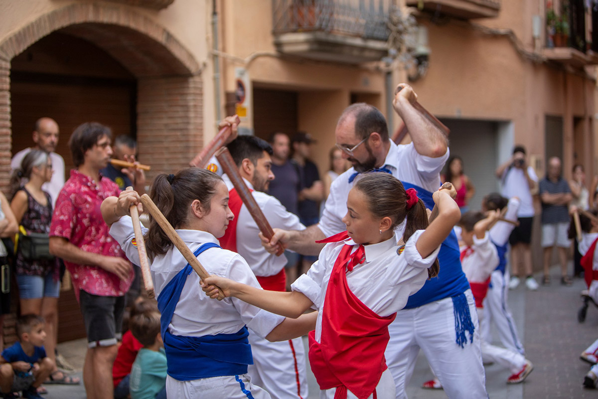 Tornaveu's tweet photo. 🔴Viana do Castelo, capital internacional dels bastoners aquest cap de setmana

Aquesta tarda arrenca la primera 1a Trobada Internacional de Ball de Bastons i Ball de Pastorets a Portugal

👉https://t.co/llDRcdsKx9

@balldebastons https://t.co/GZTKBQmXUP