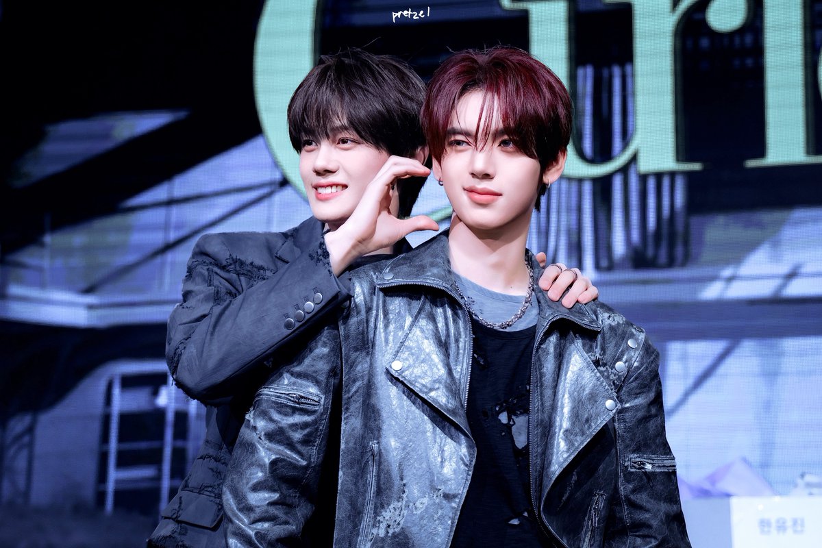 Loop_010010's tweet photo. 𝟮𝟱𝟬𝟱𝟮𝟴 𝗠𝗮𝗸𝗲𝗦𝘁𝗮𝗿

                 (\(\
૮( ・ᴥ-)ა   (. . )
   (  づ  ♡  ⊂  )

#앤더블 #AND2BLE #김규빈 #KIMGYUVIN #한유진 #HANYUJIN  #콩딱즈  #kongddakz #コンタクズ https://t.co/KcnNKv8XH2