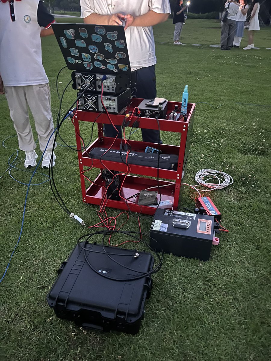 BG6HVT's tweet photo. We Astronomy Association of Anhui University now is holding a sidewalk astronomy and amateur radio demonstration event in a park for our university’s Science Popularization Week. We also guided curious parents and children to visually observe the ISS passing overhead just now. 😉 https://t.co/lAr14BXiUN