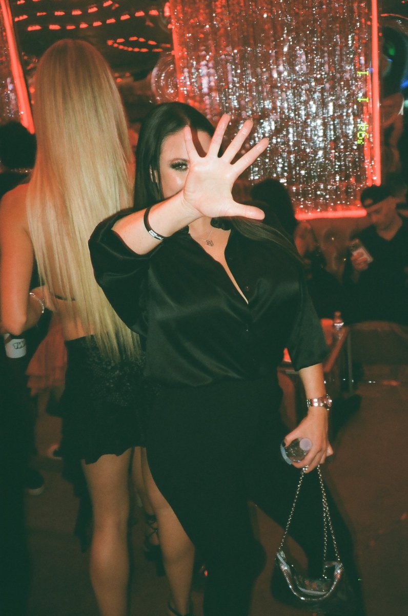 theporncult69's tweet photo. أحدث إطلالة للربة أنجيلا وايت 🥵🛐 ملكة الأسود 🖤🖤 من حفل توزيع جوائز Pornhub Awards 2026 🔥🔥

أنجيلا نجحت في الظفر بجائزة🏆 أفضل نهدين "بزاز" 🥭🥭
@ANGELAWHITE

https://t.co/tXgaNwrTHI
https://t.co/tXgaNwrTHI

#pornhub
#pornhubawards
#xbiz 
#ANGELAWHITE https://t.co/K79knUQ0K1