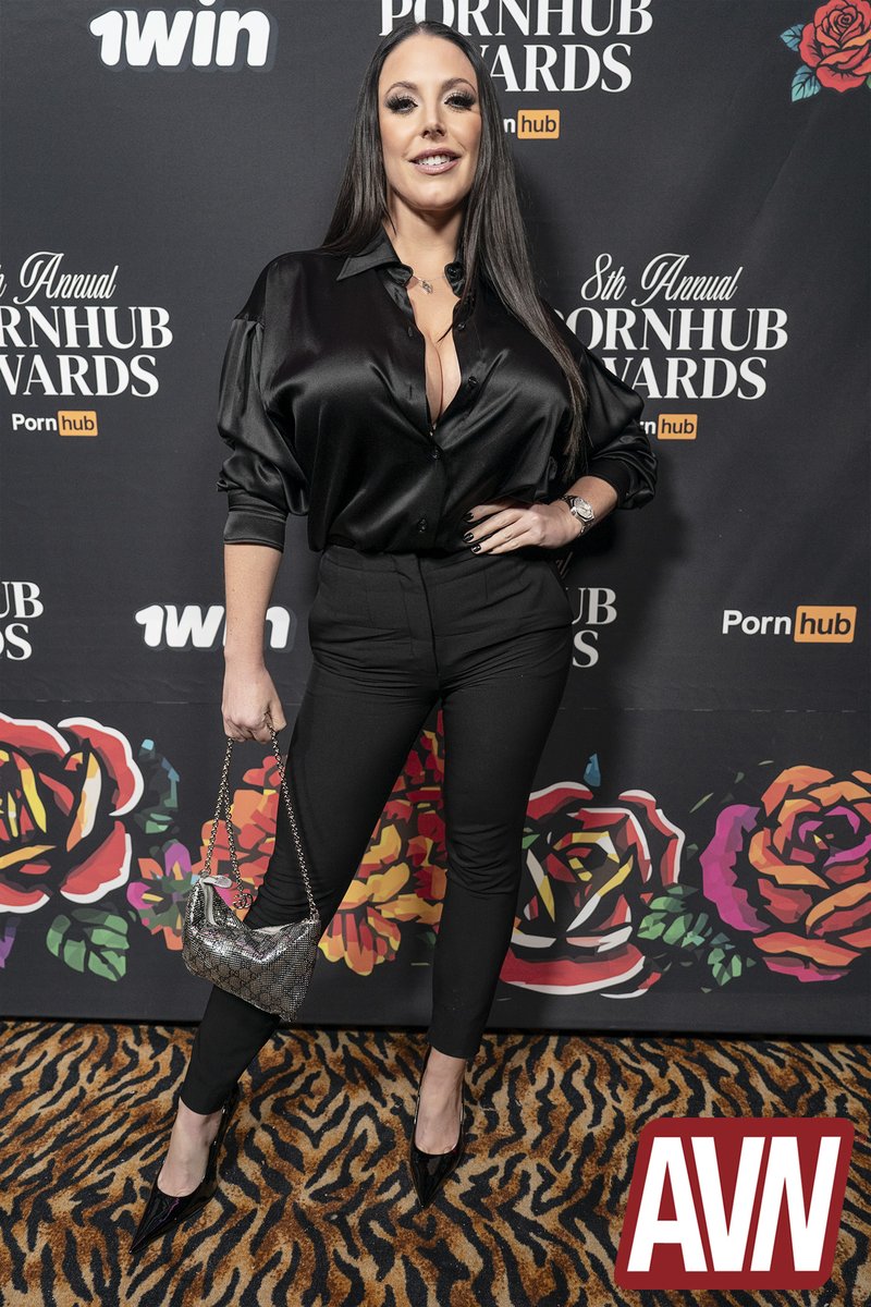 theporncult69's tweet photo. أحدث إطلالة للربة أنجيلا وايت 🥵🛐 ملكة الأسود 🖤🖤 من حفل توزيع جوائز Pornhub Awards 2026 🔥🔥

أنجيلا نجحت في الظفر بجائزة🏆 أفضل نهدين "بزاز" 🥭🥭
@ANGELAWHITE

https://t.co/tXgaNwrTHI
https://t.co/tXgaNwrTHI

#pornhub
#pornhubawards
#xbiz 
#ANGELAWHITE https://t.co/K79knUQ0K1