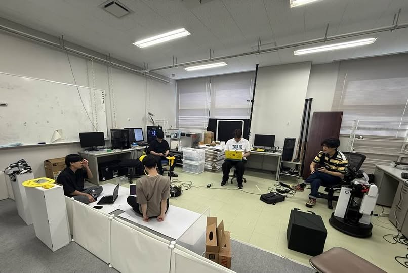 NetDemura's tweet photo. Happy Robotチームはメンターが昨日から参加できるようになり、急ピッチで開発が進みだしました。 https://t.co/TfSGKDSqPI