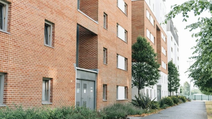 AduAsesores's tweet photo. 📈 El precio de la #vivienda sube un 7️⃣% pese a caer las ventas un 4️⃣,7️⃣% en marzo
🏡 Repunte del 8,9% en la constitución de sociedades coincide con la estabilidad en la firma de #préstamoshipotecarios, que varían un 0,3% según @Notarios_ES
https://t.co/g6js5b0C86
@Observatorioin https://t.co/NptI6jg8gl