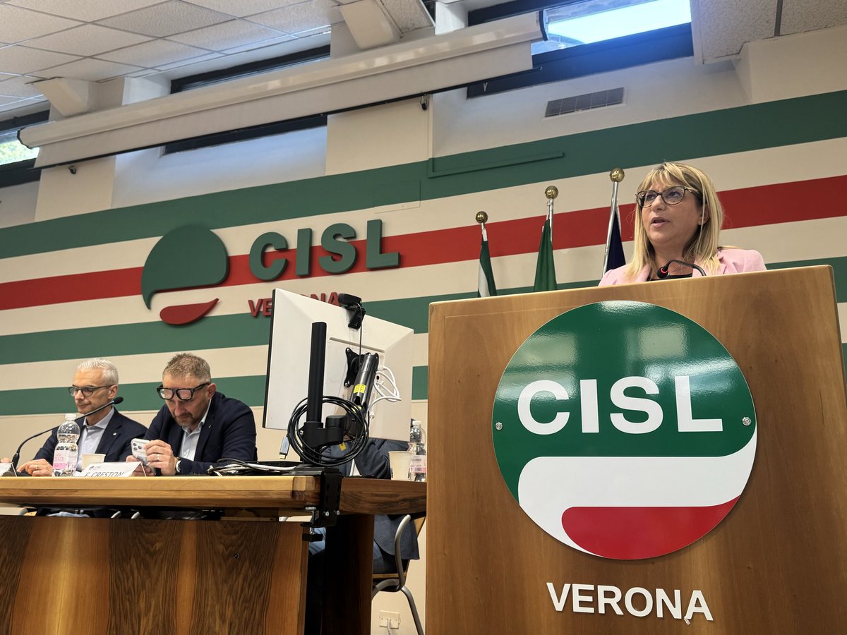 CislNazionale's tweet photo. #DanielaFumarola al CG della @cislverona: «Verona e il Veneto sono tra i territori più colpiti dagli infortuni mortali. Vogliamo arrivare a morti zero: servono più controlli, più ispettori, banche dati integrate e un piano di formazione che parta dalle scuole e attraversi tutte le imprese. La Cisl non si arrende: continueremo a presidiare quest’emergenza». 
#SicurezzaSulLavoro #Cisl @UsrVeneto