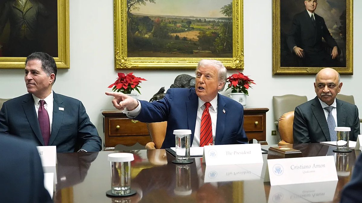 AltcoinsFrance's tweet photo. 🚨🇺🇸 Trump le 8 mai :
« Achetez un ordinateur Dell. Ils sont incroyables. »

Le 27 mai :
Dell décroche un contrat de 9,7 milliards de dollars avec le Pentagone 

Aujourd’hui :
Dell explose les attentes trimestrielles… l’action prend +40 %.

Résultat :
En seulement 3 semaines, $DELL a pump de plus de +85 %