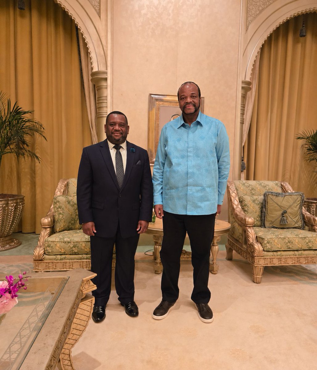 rollstephane's tweet photo. À Abu Dhabi, j'ai eu l'honneur d'avoir été reçu par sa Majesté le Roi Mswati III d'Eswatini

Je lui es félicité pour son leadership eclairé en faveur de la Paix en Afrique

Sa Majesté, m'a également fait l'honneur de participer à la fête très restrain d'anniversaire de son fils https://t.co/tys0enDFC1