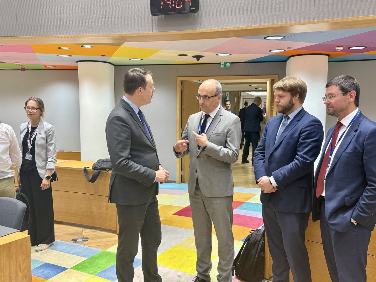 CZtoEU_Brussels's tweet photo. Náměstek @mpo_tweetuje @jan6869 zastupuje 🇨🇿 na Radě #COMPET v části pro vesmír.

Hlavní body jednání:

👉🏼 Kosmický akt EU 🚀
👉🏼 Využití vesmíru pro ekonomickou bezpečnost 🛡️

Více informací a streaming:

ℹ️: https://t.co/5n1f50MqOW
📹: https://t.co/ePELWMIoCj https://t.co/aJ93aOFY49
