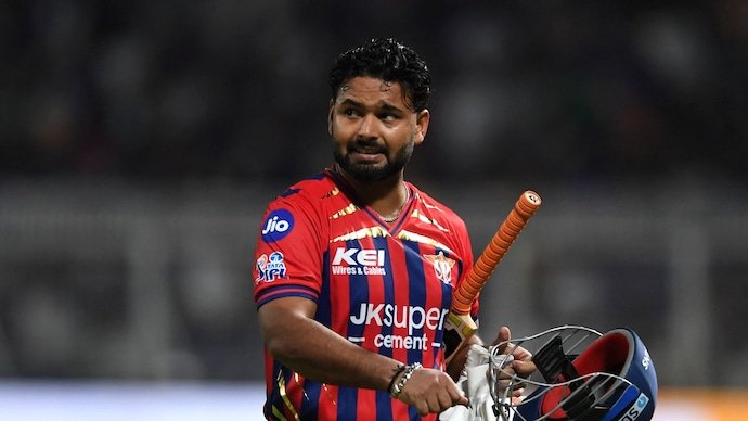 SelflessCricket's tweet photo. - Sacrificed his position for team
- Never played Tuk Tuk
- Took all the blame of loss on himself 
- Never cried that players are not performing under him
- Left the captaincy without doing any PR against Team &amp; Players

You have our respect Rishabh Pant. https://t.co/RBMPkVbNwh