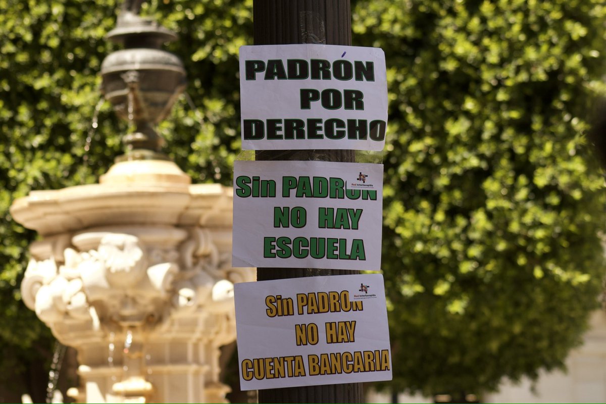CoordiBarrios's tweet photo. Comenzamos rueda prensa #PadronXDerechos en @AyuntamientoSevilla donde se denuncia, al inicio de las Jornadas Estatales, el uso torticero que hacen las administraciones Municipales…
Sin padrón no hay Derechos… https://t.co/muUxXGIeIC